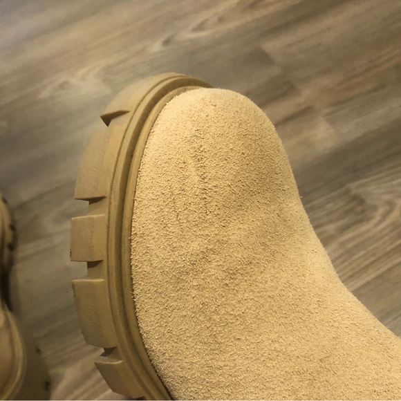 Steve Madden Howler Chelsea Lug Sole Boot in Sand - Picture 10 of 13